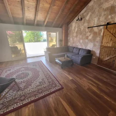 Holiday House Pia *