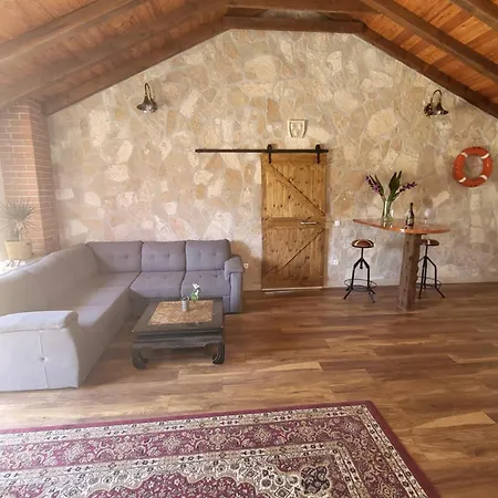 Holiday House Pia * Mirce
